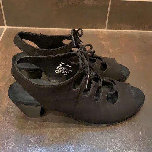 Munro Black Suede adjustable shoe 9 narrow - Picture 7 of 12